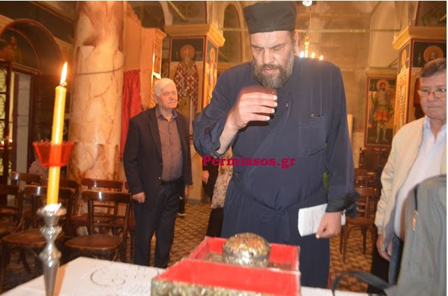 Δάκρυσε ο ιερέας για την μικρή Αλεξία – Προσευχήθηκαν στις Θεσπιές