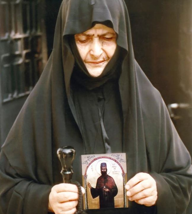 Η Μητέρα των πονεμένων ψυχών που μας “παρέδωσε” τον άγιο Εφραίμ