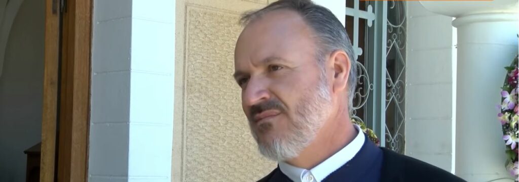 O πατήρ Διονύσιος συγκλονίζει με το μεγαλείο της ψυχής του