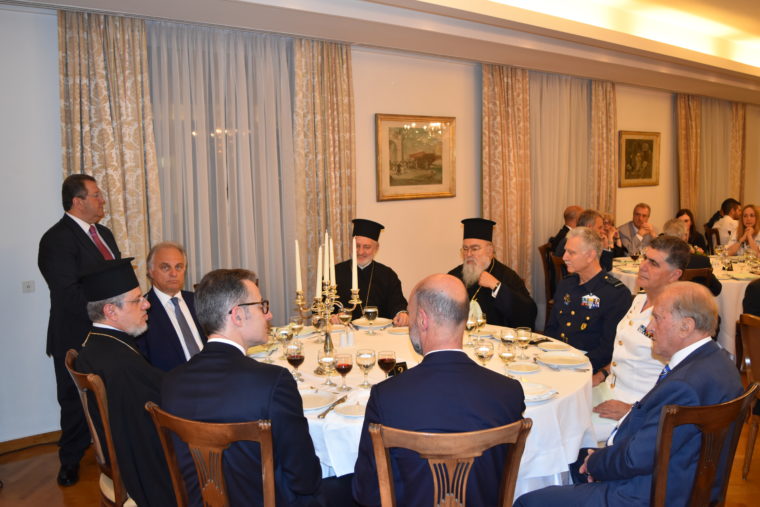 Δείπνο στην Αθηναϊκή Λέσχη προς τιμήν του Αρχιεπισκόπου Αμερικής