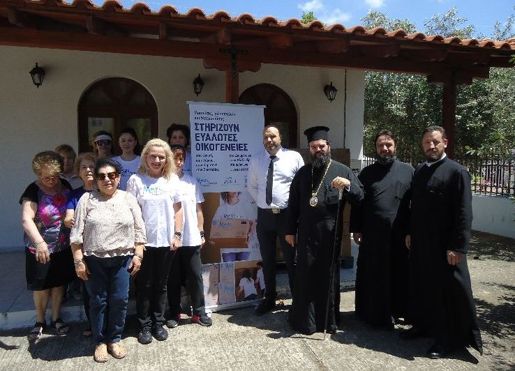 Διανομή δεμάτων τροφίμων σε άπορες οικογένειες