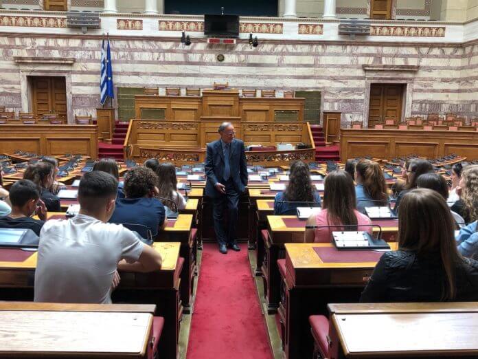 Μαθητές από την Βόρειο Ήπειρο επισκέφθηκαν τη Βουλή