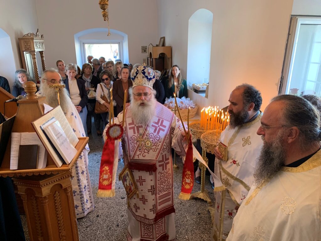 Αρχιερατική Θεία Λειτουργία στο Κοιμητήριο Ιεράπετρας