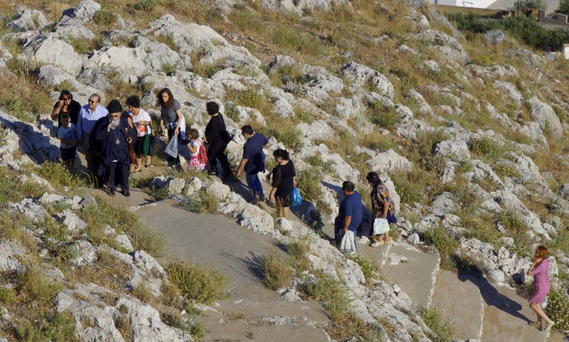 Ιερά Παράκληση για τους μαθητές στην Κάλυμνο
