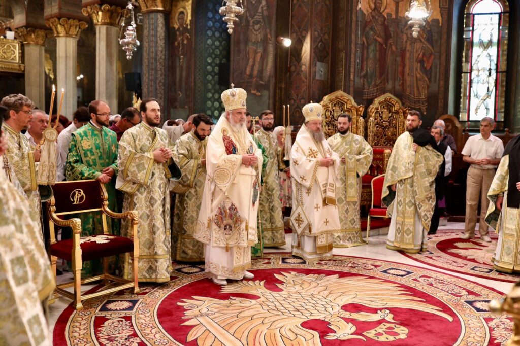 Preafericitul Părinte Patriarh Daniel a slujit de Rusalii la Patriarhie