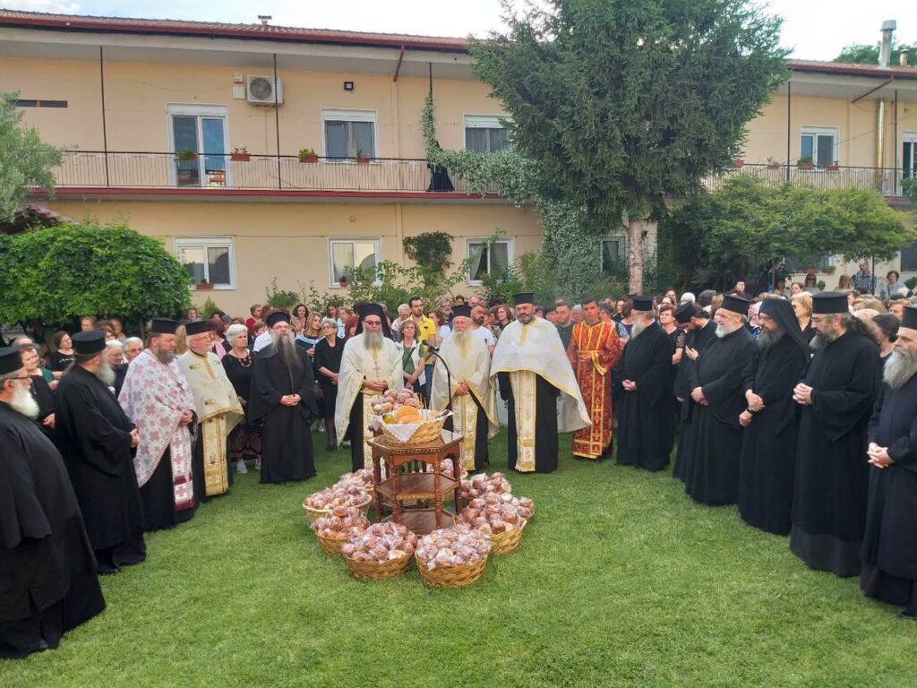 700 προσκυνητές από την Κατερίνη στην Ι.Μ. Αγ. Τριάδος Εδέσσης