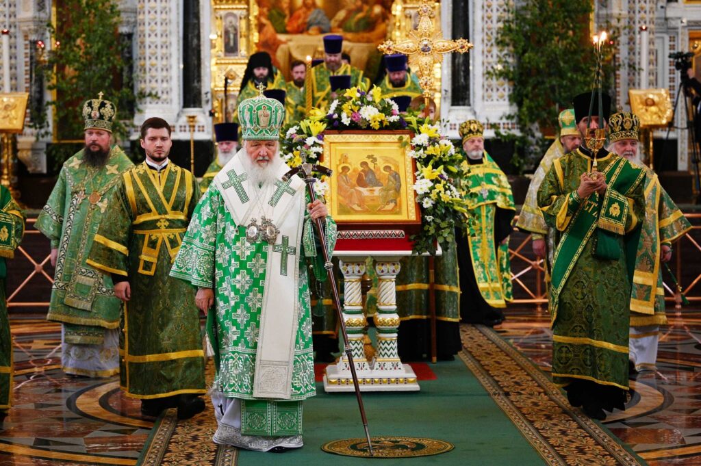 В канун праздника Святой Троицы Святейший Патриарх Кирилл совершил всенощное бдение в Храме Христа Спасителя