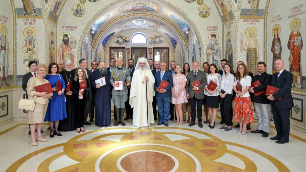 Patriarhul României a oferit distincţii celor care s-au implicat în promovarea Anului Centenar 2018