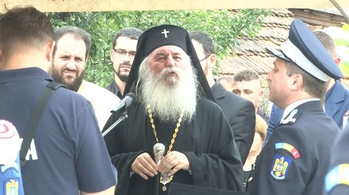 Mitropolitul Ioan la înmormântarea poliţistului ucis: Să-i fie dusă celui care l-a împușcat o fotografie de la înmormântare