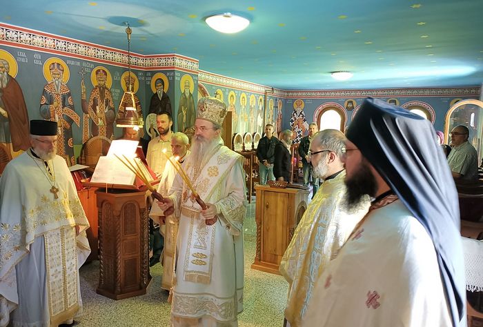 ЕПИСКОП ТЕОДОСИЈЕ СЛУЖИО СВ. ЛИТУРГИЈУ У МАНАСТИРУ ЦРНА РЕКА