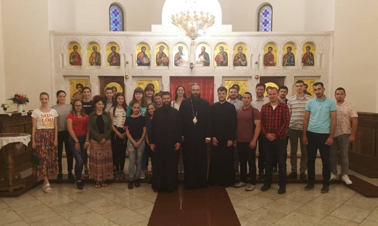 Епископ Силуан посетио Светосавску омладинску заједницу