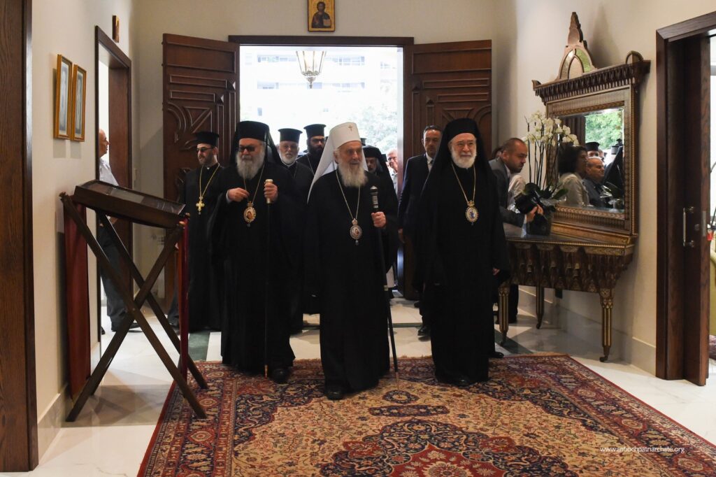 صاحب القداسة إيريناوس بطريرك الصرب، وصاحب الغبطة البطريرك يوحنا العاشر الكلي الطوبى والجزيلي الاحترام، يزوران مطرانية بيروت للروم الأرثوذكس، ويقيمان صلاة الشكر في كاتدرائية القديس نيقولاوس، ويخصان