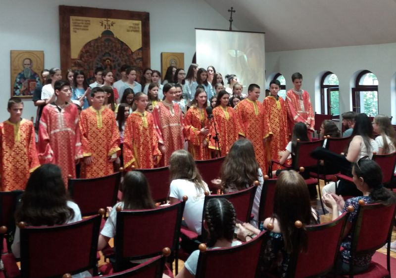 Дечији наступ у цркви на Дорћолу у част 800 година СПЦ