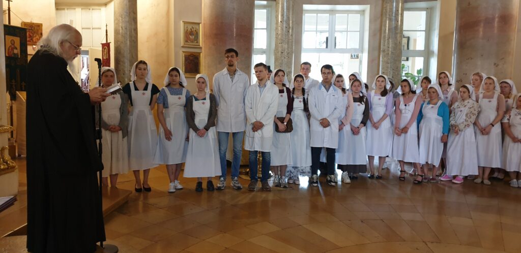Епископ Пантелеимон вручил дипломы выпускникам Свято-Димитриевского училища сестер милосердия
