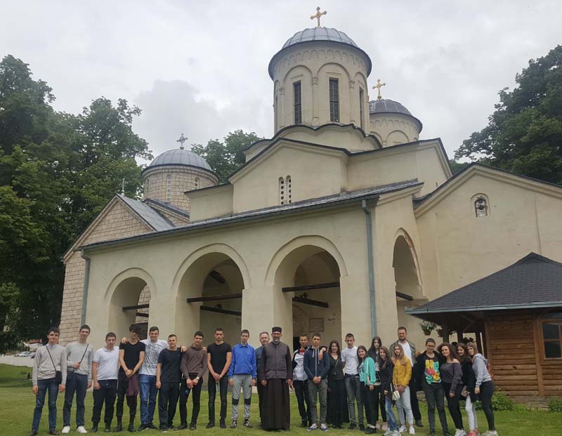 Поклоничко путовање најбољих ученика верске наставе средњих школа