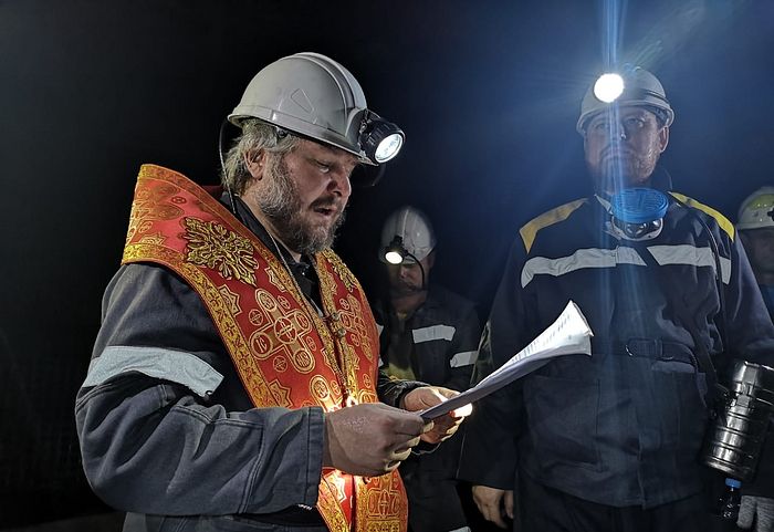 Μια προσευχή 700 μέτρα κάτω από τη γη