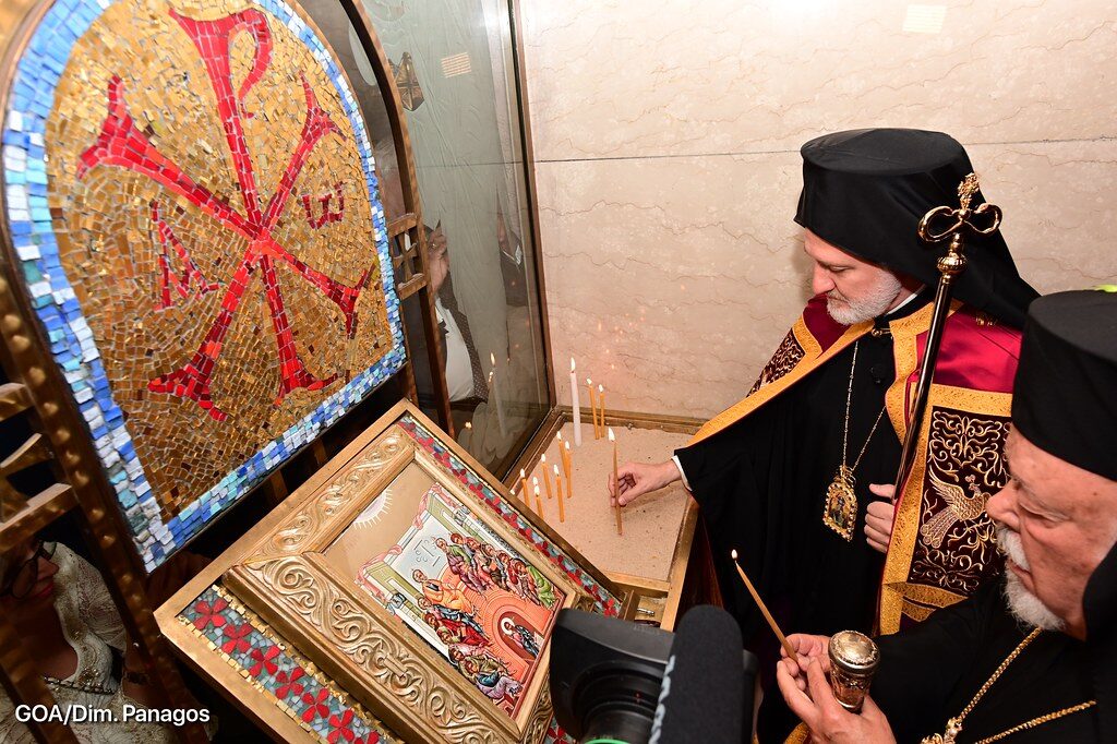 Η Φώτο της Ημέρας: “Ένα κερί πριν από την Ενθρόνιση”