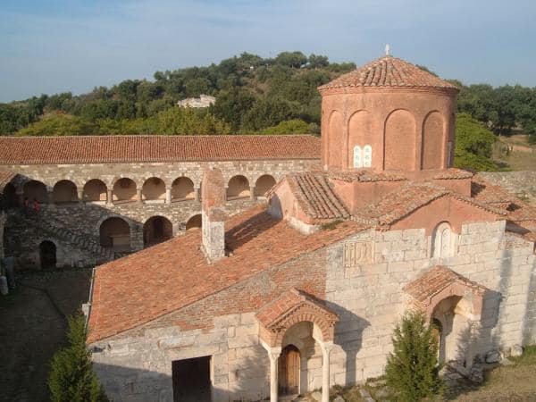 17 Qershor – Kujtimi i Isavrit, Vasilit, Inocentit, Feliksit, Ermiut dhe Peregrinit, Dëshmorëve të Shenjtë në Apolloni të Fierit.