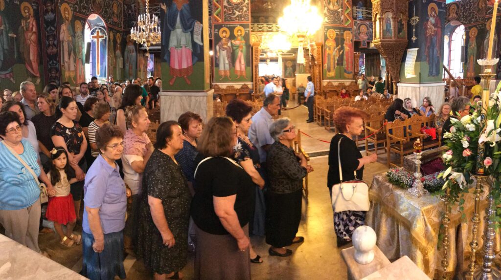 Πλήθος κόσμου συνέρευσε και σήμερα να προσκυνήσει την Αγία Ζώνη στη Δράμα