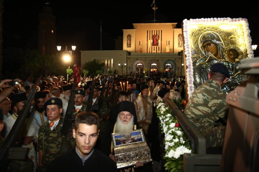 Σε κλίμα συγκίνησης η λιτάνευση της Τιμίας Ζώνης