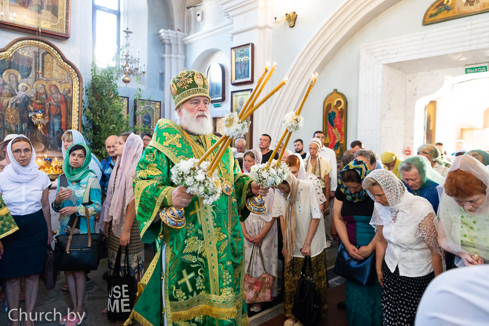 В канун Дня Святой Троицы митрополит Павел совершил всенощное бдение в Свято-Духовом кафедральном соборе города Минска