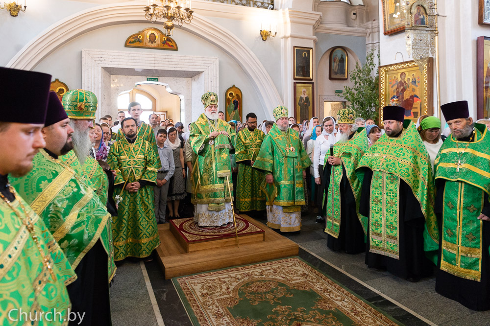 В канун праздника Святого Духа митрополит Павел совершил всенощное бдение в Свято-Духовом кафедральном соборе города Минска