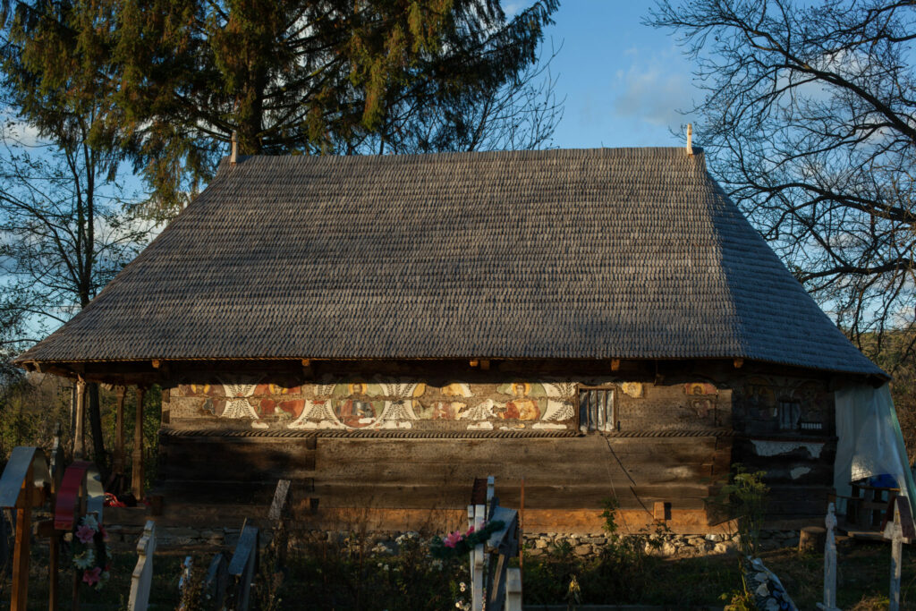 Campanie internaţională pentru salvarea frescei unei biserici monument istoric