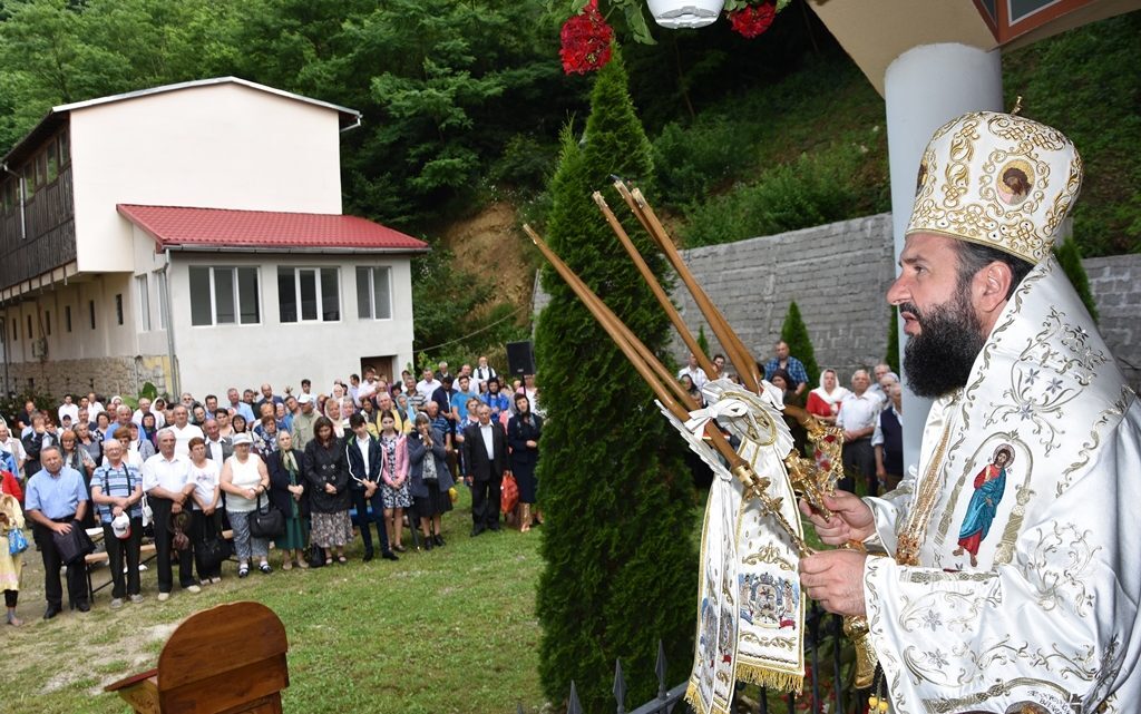 Mănăstirea Piatra Scrisă şi-a sărbătorit hramul. Aşezământul monahal datează din 1788