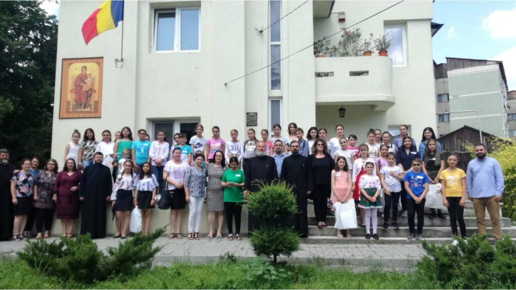 Episcopia Huşilor | 2800 de Biblii oferite copiilor participanţi la un proiect catehetic