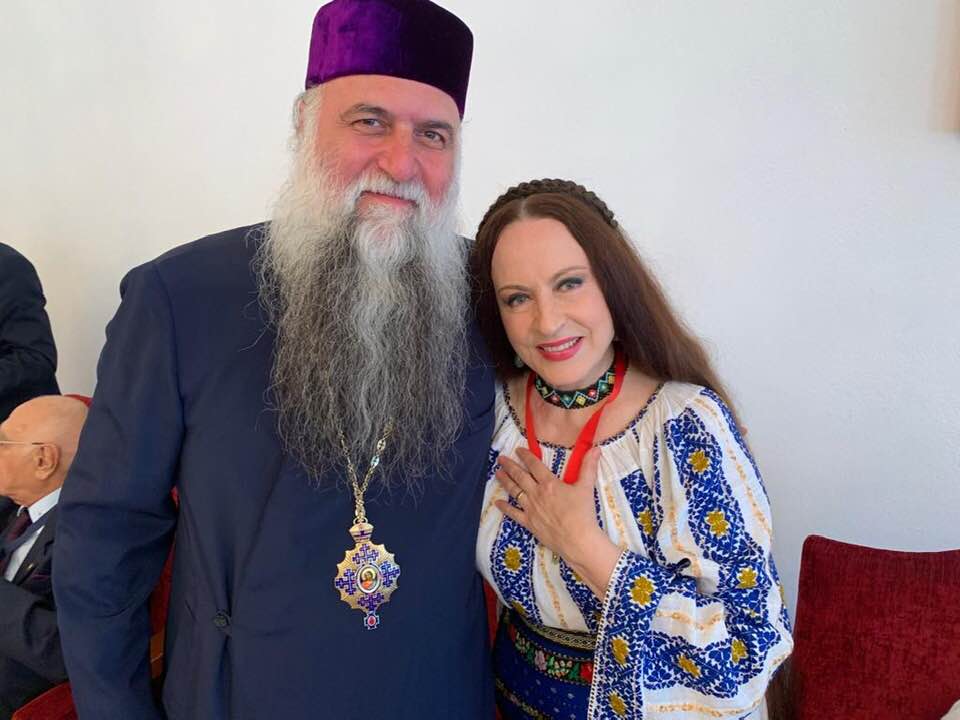 Maria Dragomiroiu decorată de Arhiepiscopia Râmnicului