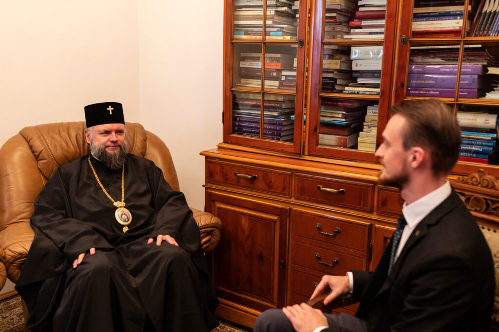 Mitropolitul Nicolae Condrea: Dezrădăcinați de pământul natal, românii din America își caută rădăcini în Biserica lui Hristos (interviu)