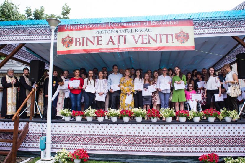 Șefii de promoție din județul Bacău au fost premiați de Arhiepiscopia Romanului și Bacăului