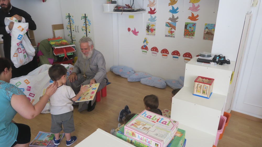 Η Φώτο της Ημέρας: “Με απλά λόγια στα παιδιά”