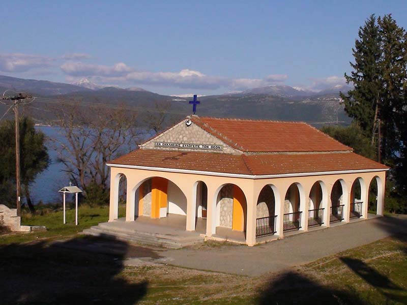 Δαφνιάς Μακρυνείας: Εορτάζει το παραλίμνιο εκκλησάκι της Αναλήψεως