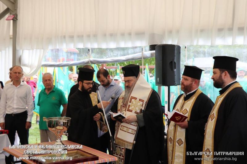 Митрополит Йоан отслужи водосвет и освети знамената на Сдружение “Ловно-рибарско дружество” – Варна