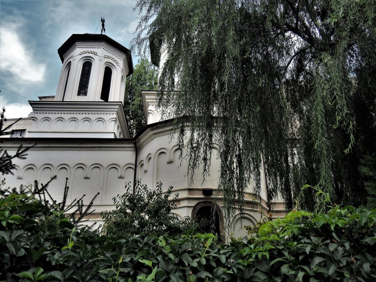 Parohia Sfinții Apostoli din București dedică opt zile satului românesc