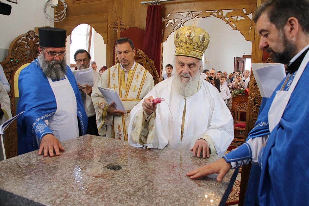 Νέο ναό εγκαινίασε ο Πατρ. Σερβίας