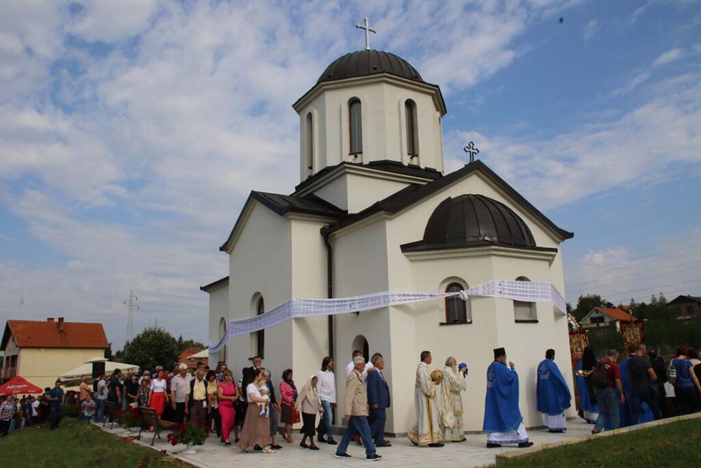 Освећена црква у Малој Моштаници