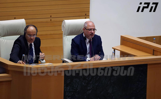 საქართველოს პარლამენტში რუსი დეპუტატი მართლმადიდებლობის საპარლამენტთაშორისო ასამბლეის სესიას უძღვება