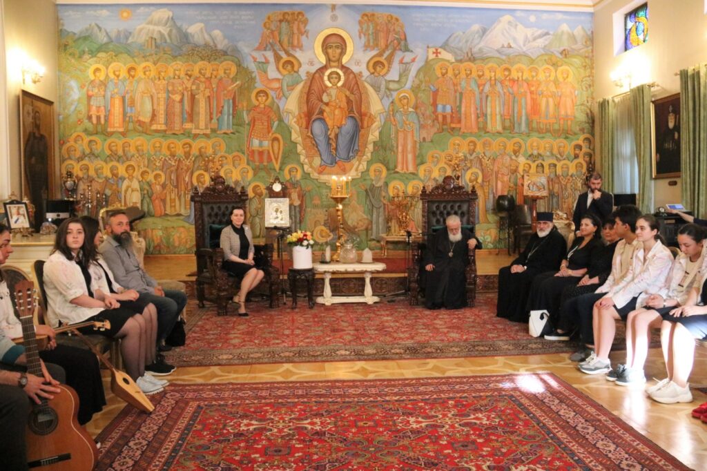 წმ. მეფე თამარის სახელობის სკოლა-პანსიონის კურსდამთავრებულებისა და პედაგოგების შეხვედრა კათოლიკოს-პატრიარქთან