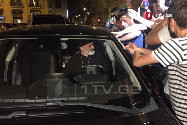 დეკანოზი ანდრია ჯაღმაიძე – აქციაზე ვითარების გასაცნობად მოვედი