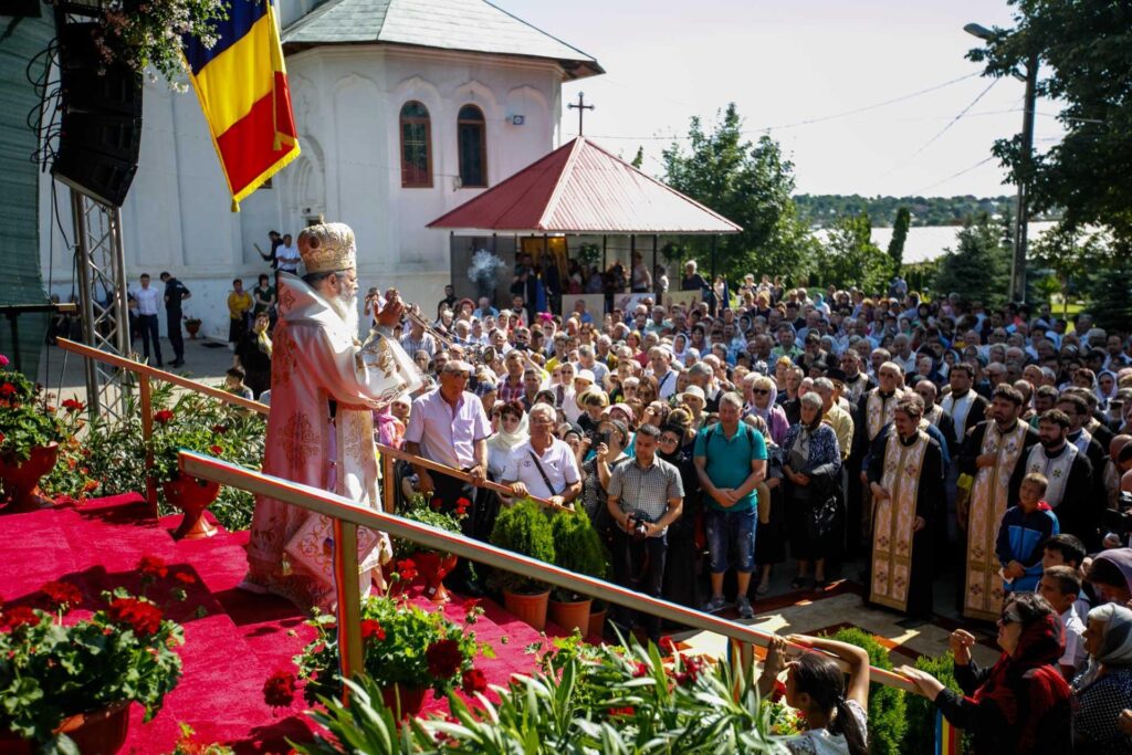 Episcopul Ignatie: Asistăm la o anumită tendinţă de a-L smulge pe Dumnezeu din viaţa publică