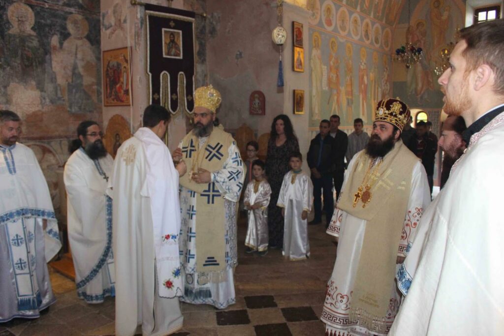 Епископи Никодим и Херувим богослужили у манастиру Крупи