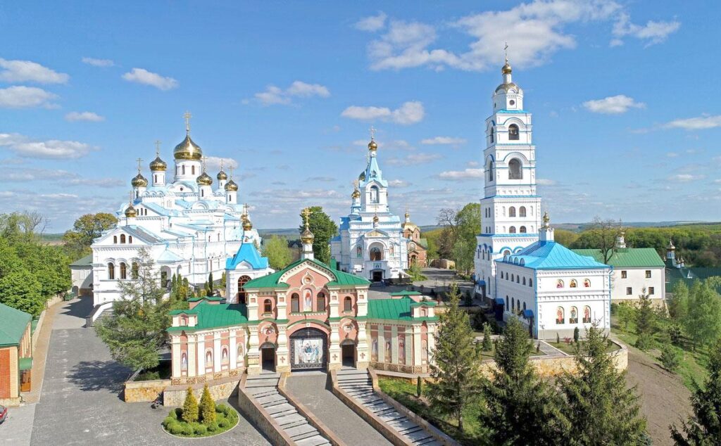 Lavra Poceaev a serbat opt secole de existență