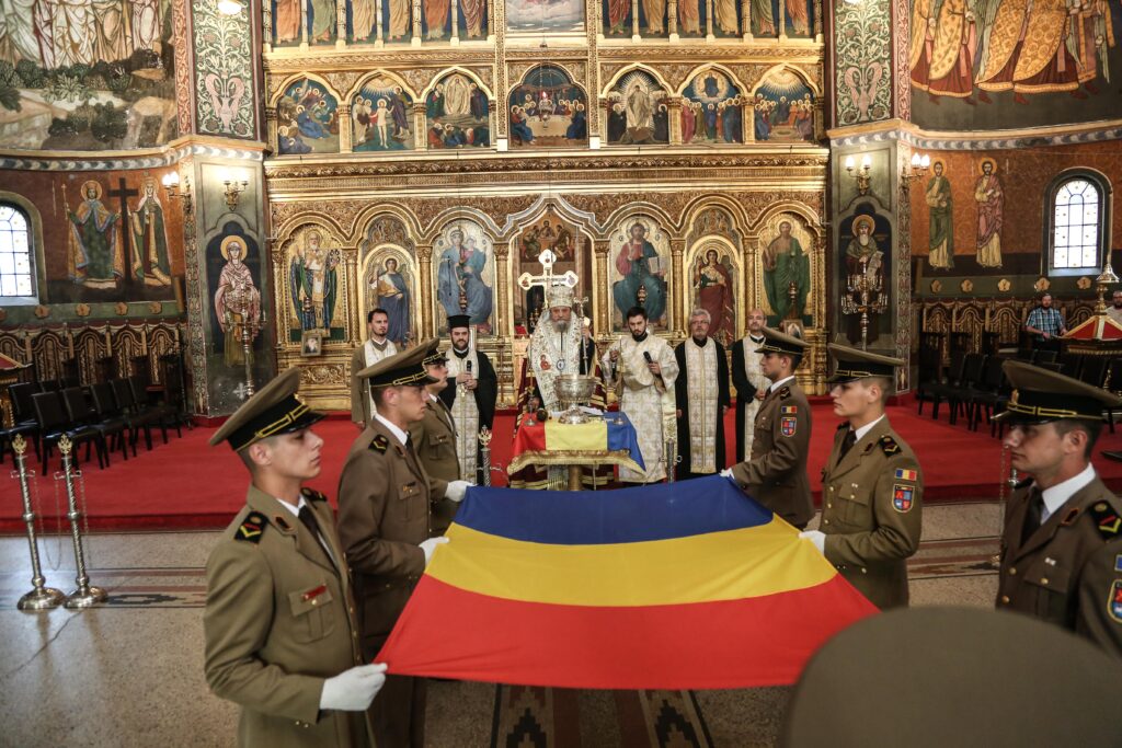 Mitropolitul Laurențiu a sfințit Drapelul Național la Catedrala mitropolitană din Sibiu