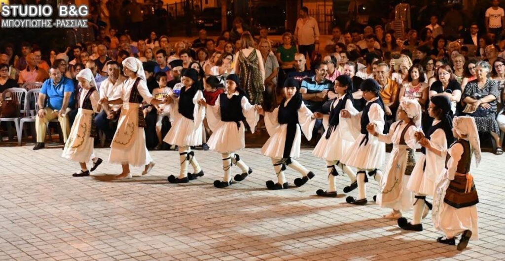 Χορευτική εκδήλωση στην Αγία Τριάδα στο Ναύπλιο