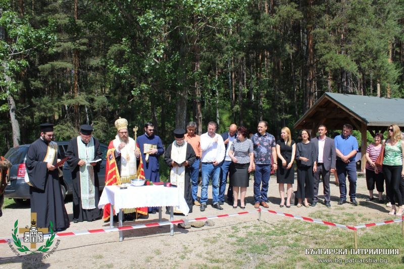 Бе положен основен камък за изграждане на църква в с. Кладница