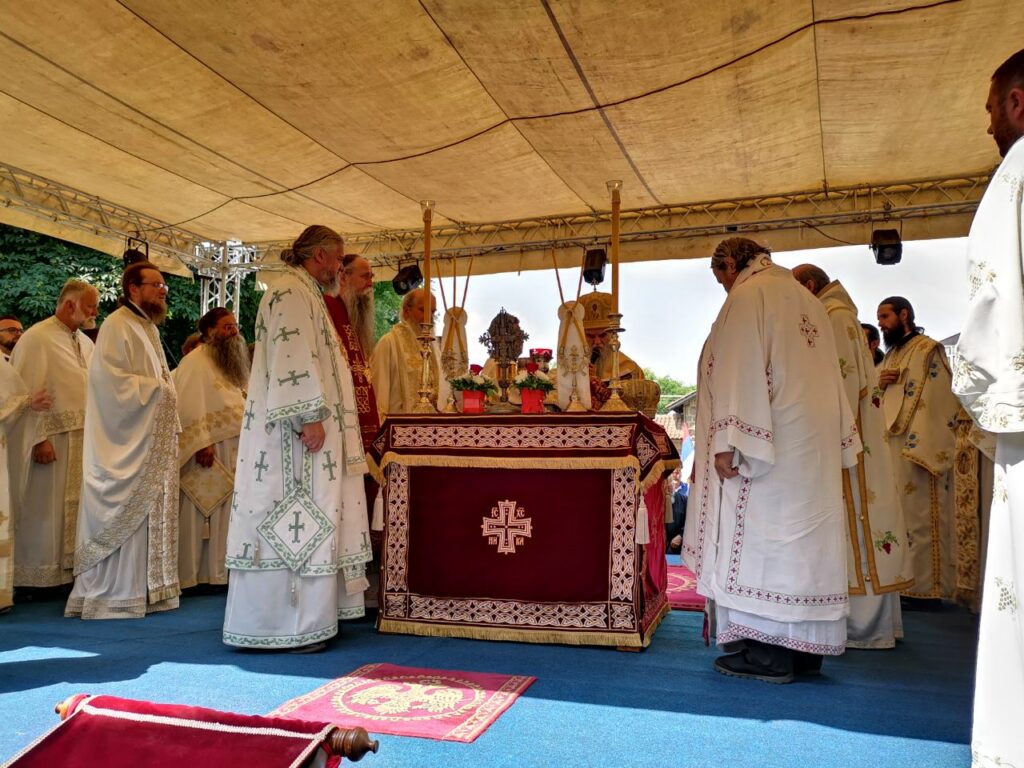 Митрополит Амфилохије у Грачаници: Није снага у броју, већ у Господу