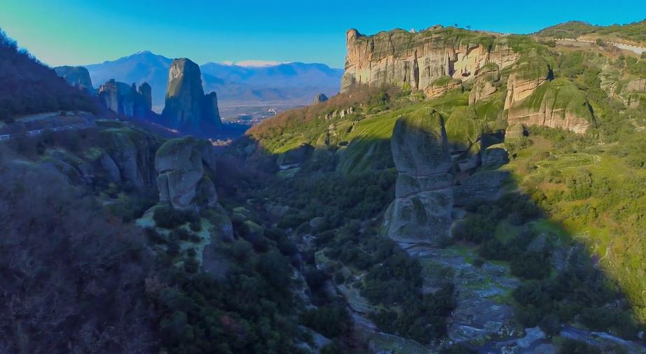 Video tour of stunning Meteora rock formation