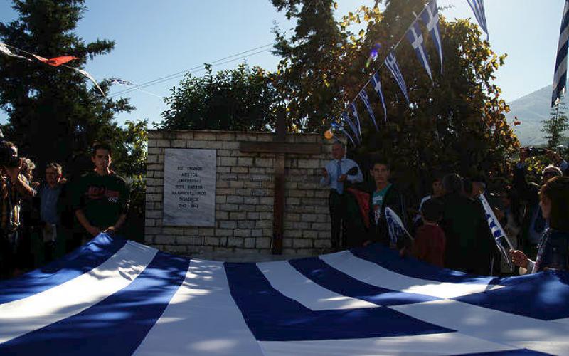 Στο στόχαστρο τα κοιμητήρια Ελλήνων πεσόντων στην Αλβανία